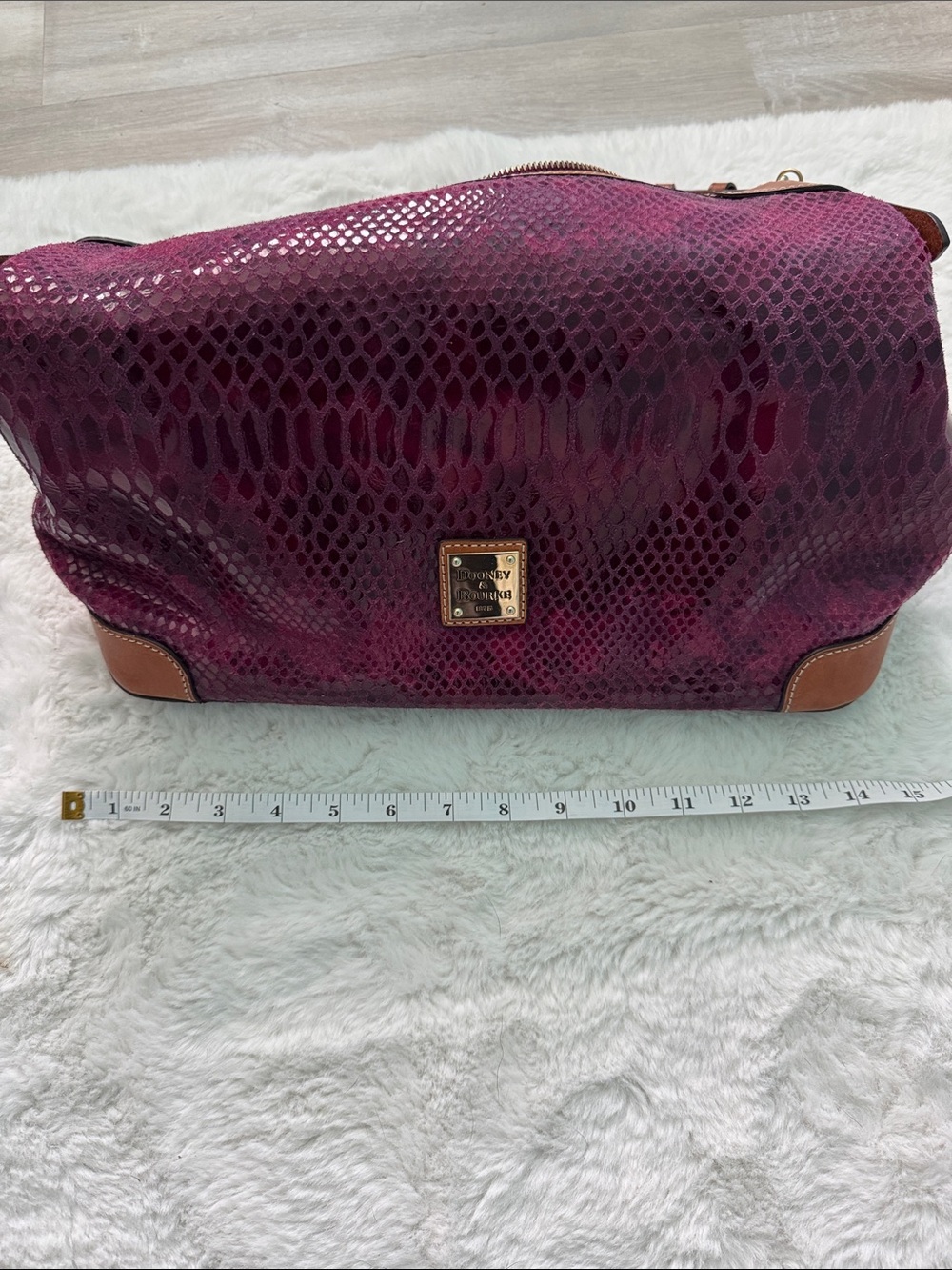💜💯Authentic Dooney & Bourke Faux Snakeskin Embossed Hobo Bag💜 - Picture 16 of 16